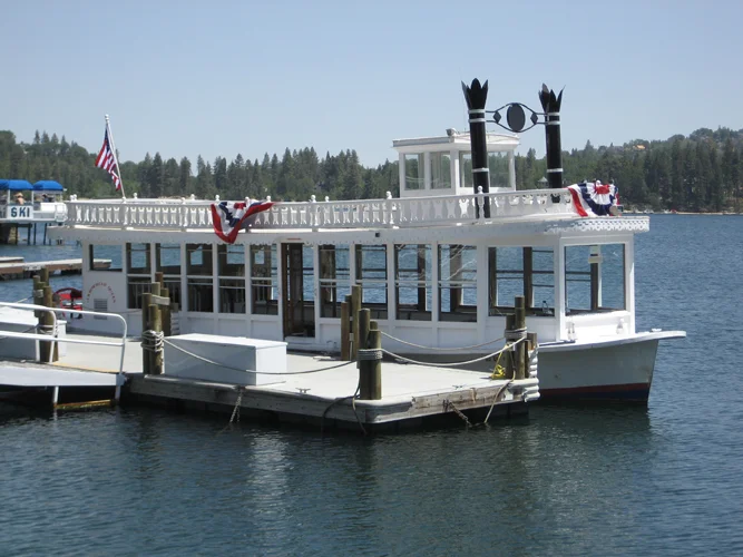 the lake arrowhead queen docked at the village